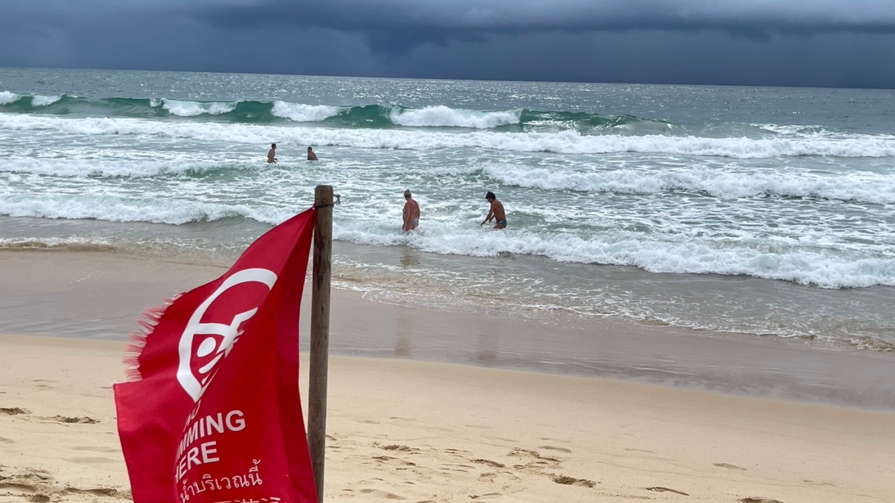 ผู้ว่าฯ ภูเก็ต สั่งทุกหน่วยงานเฝ้าระวังน้ำท่วมฉับพลัน น้ำป่าไหลหลาก