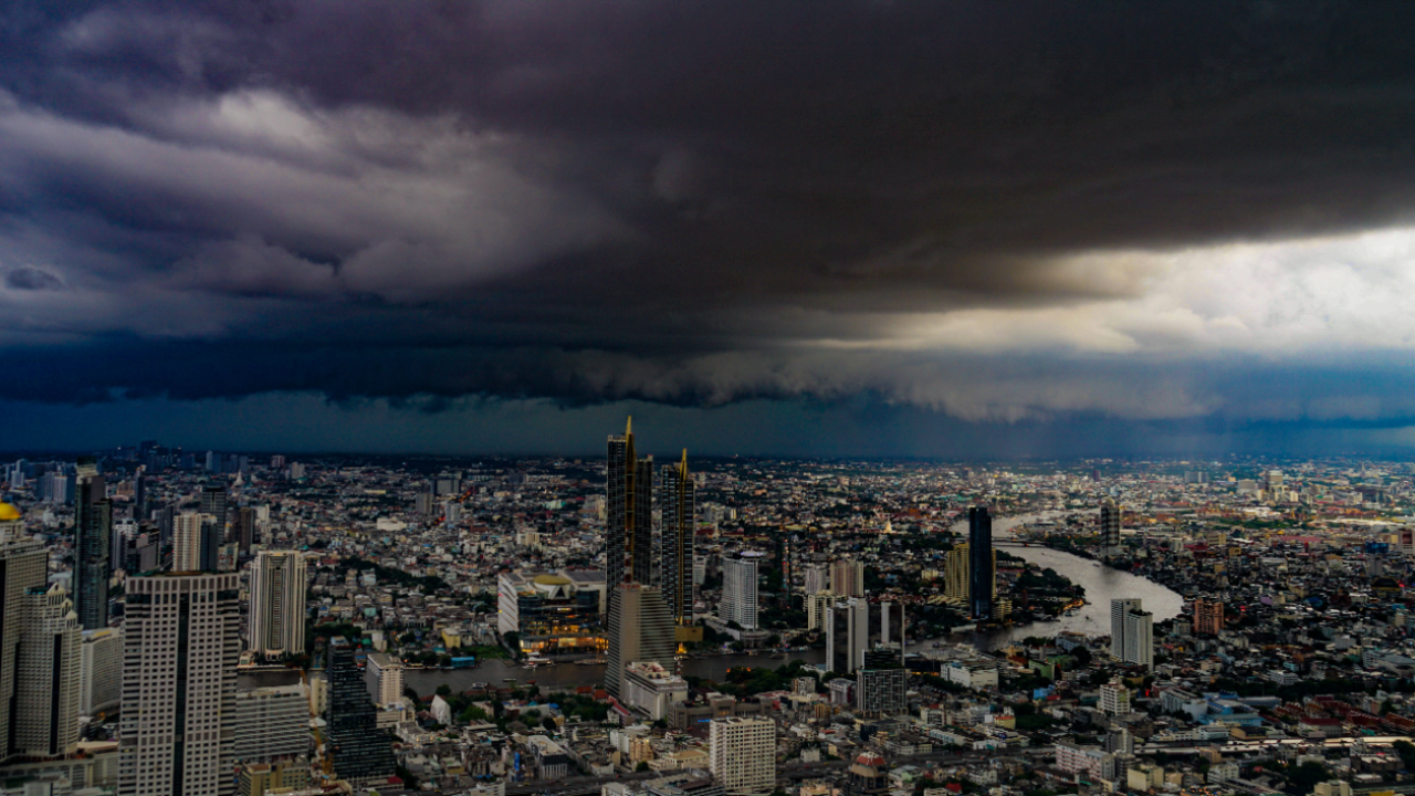 สภาพอากาศวันนี้ "ทั้งร้อนทั้งฝน" เตือน 34 จว.ระวังตกหนัก-ลมกระโชกแรง