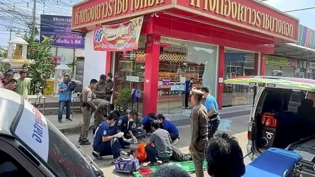 โจรบุกชิงทองดวลปืน ตร.แม่นถูกหัว อีกรายปล้นในห้างโกย 2 ล้าน