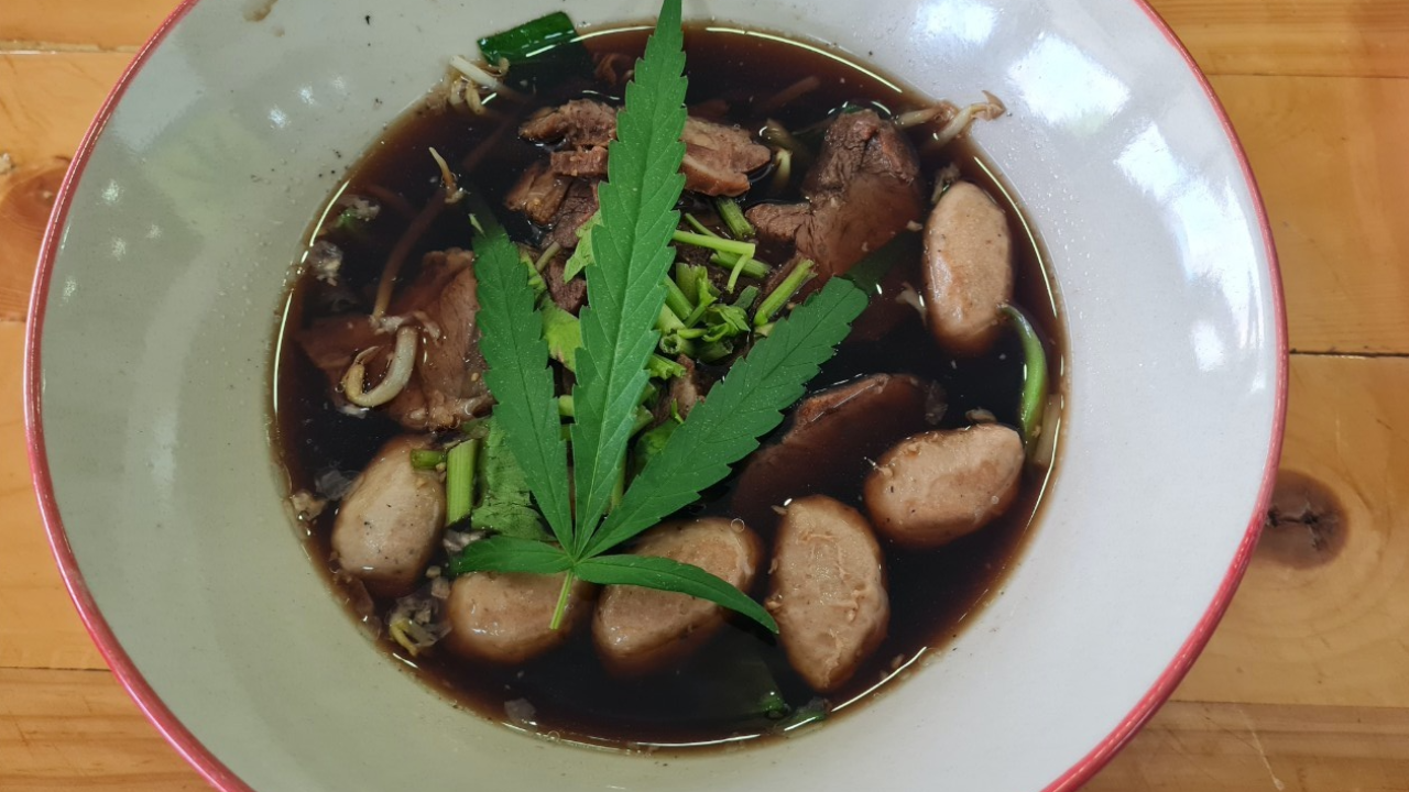 ร้านก๋วยเตี๋ยวกัญชาชี้ MOU ดันกลับเป็นพืชเสพติด ควรตีวงเฉพาะช่อดอก