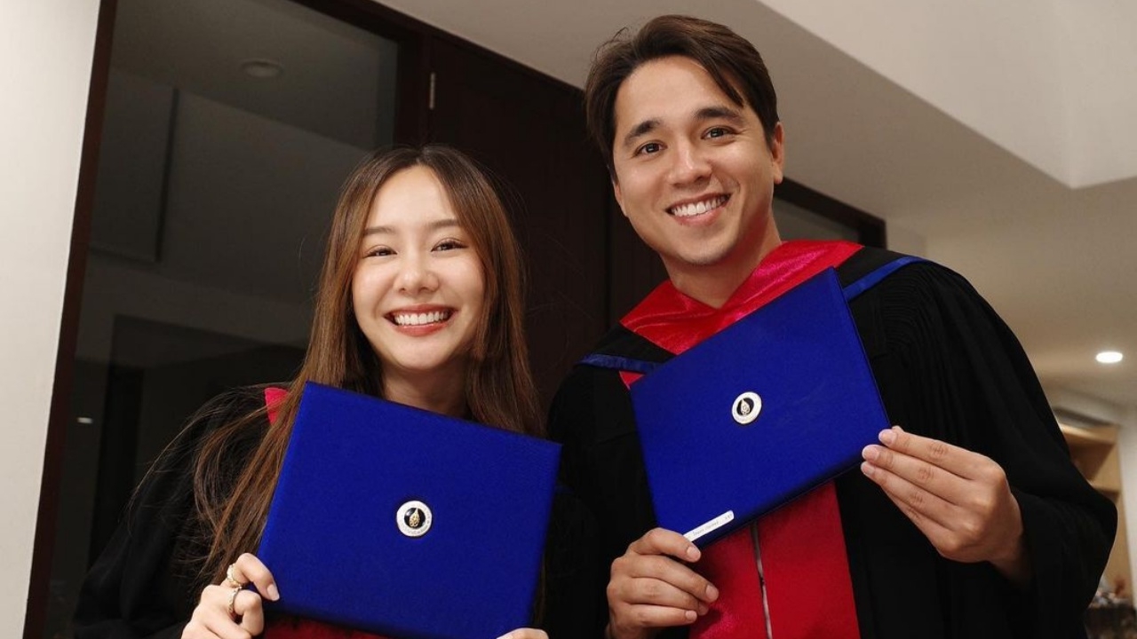 เต้ย-อเล็กซ์ สุดปลื้มเรียนจบปริญญาโท กว่าจะมีวันนี้ไม่ง่าย