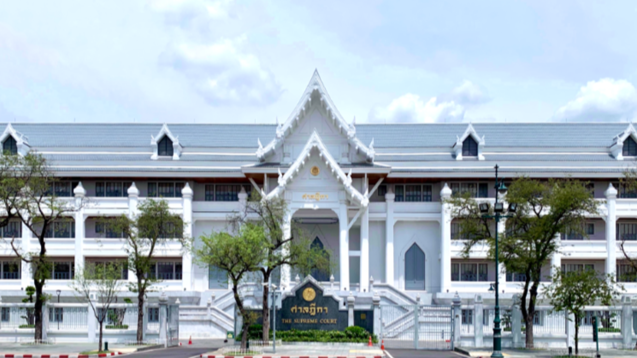 ศาล ปล่อยตัว 3 อดีต ส.ส.ภูมิใจไทย ประกันคนละ 1 ล้าน ผิดเสียบบัตรแทนกัน 