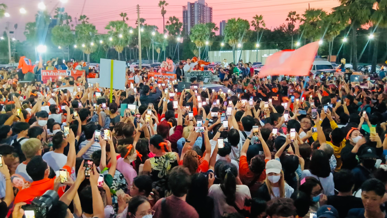 ด้อมส้มนนทบุรี แห่เชียร์ “พิธา” ย้ำ ก่อนเลือกตั้งอย่างไร หลังเลือกตั้งอย่างนั้น