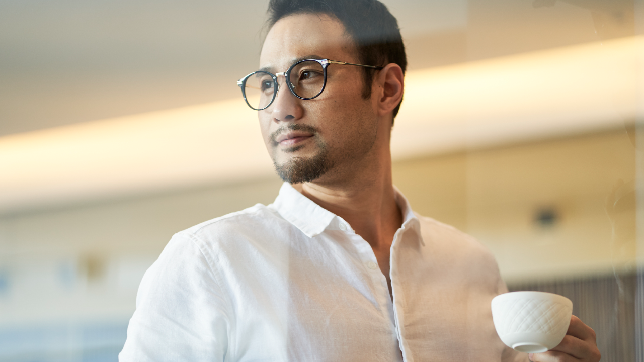 9 ลักษณะ “ผู้ชายสุขุม” เสน่ห์ที่สาวหลงใหล