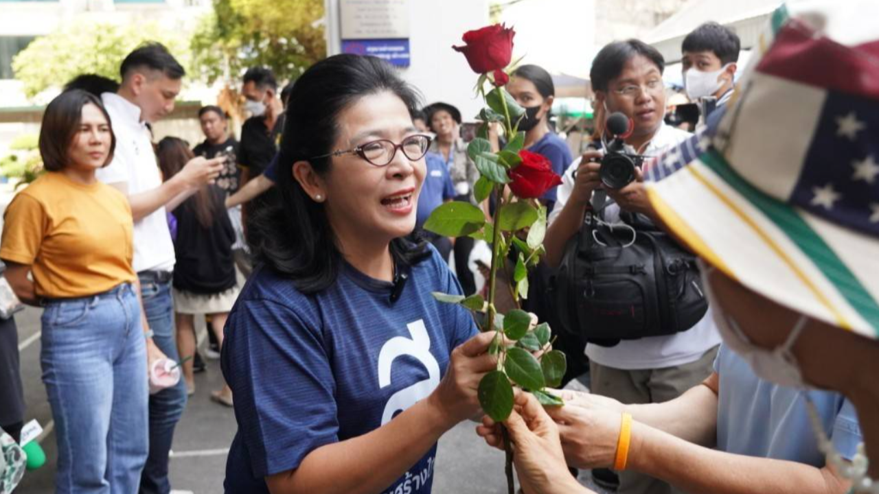 “สุดารัตน์-ศิธา” ยัน ร่าง MOU ของก้าวไกล ส่งมาไม่มีเรื่องแก้ไข ม.112 