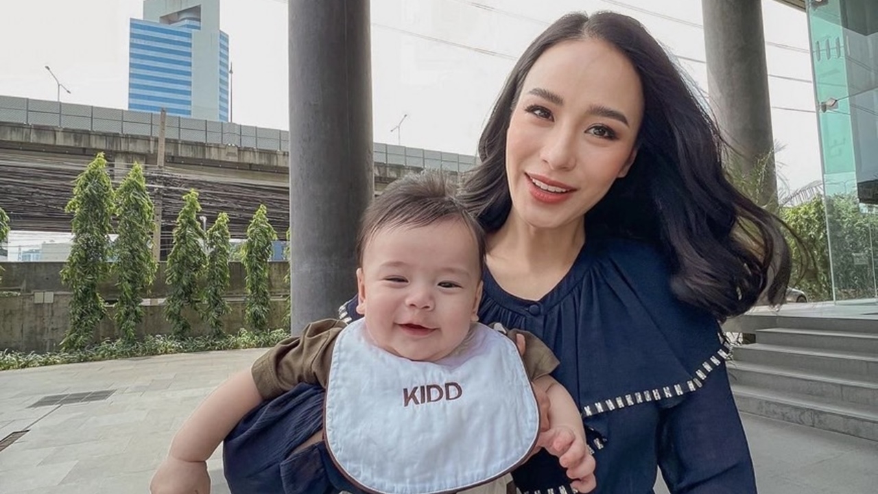 เปิดภาพน่ารัก น้องคิด ลูกชาย รถเมล์ เพิ่งจะอายุ 4 เดือนแต่ฉายแววหล่อแล้ว