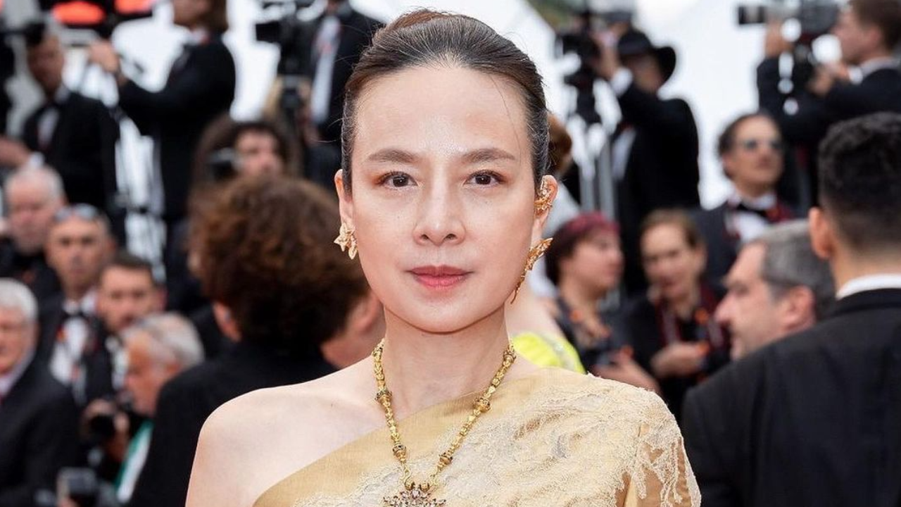 มาดามแป้ง นวลพรรณ ล่ำซำ สวมชุดไทยงดงาม ร่วมงานเทศกาลหนังเมืองคานส์ ครั้งที่ 76 