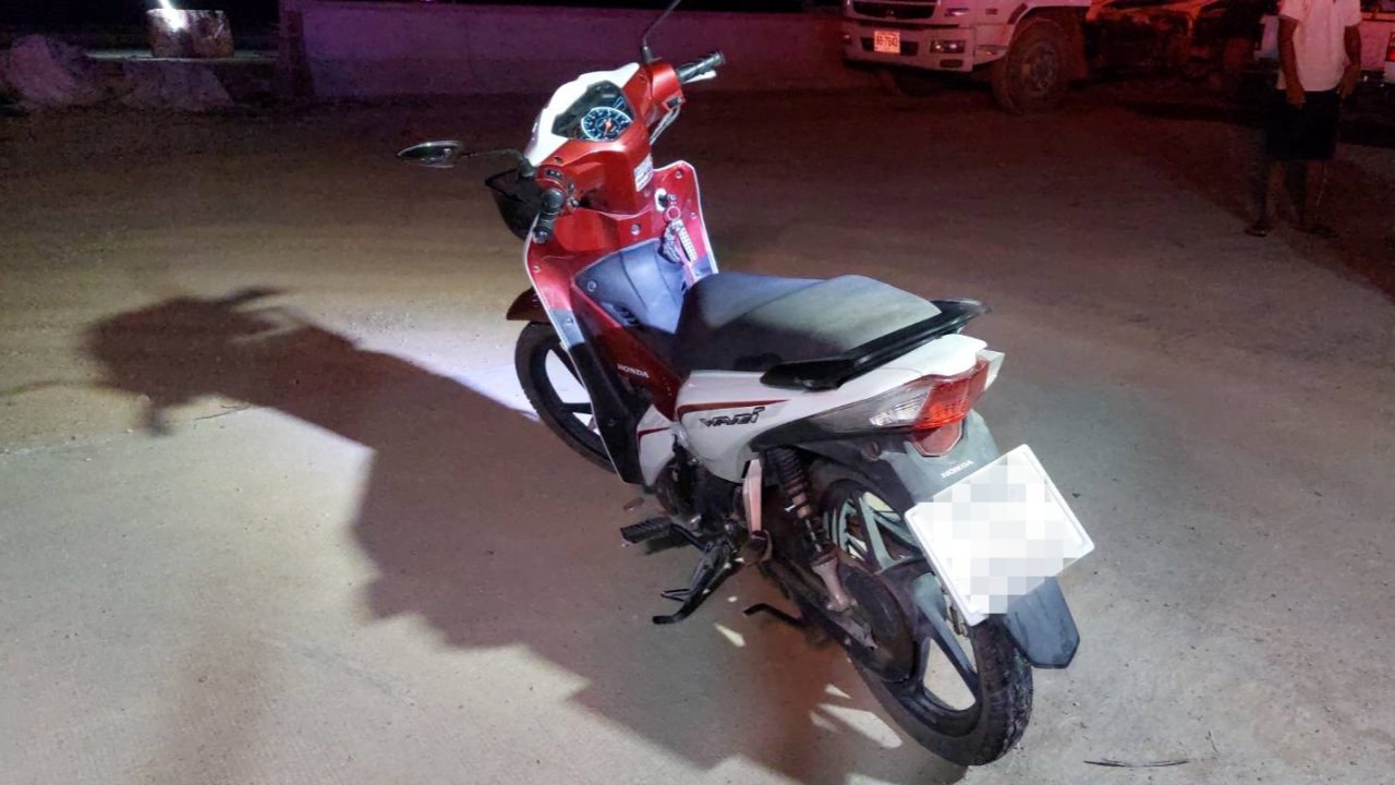 สลด จยย.คว่ำ สาวคนขับสาหัสก่อนเป็นศพ ตร.คาดพุ่งชนแบริเออร์ดับ