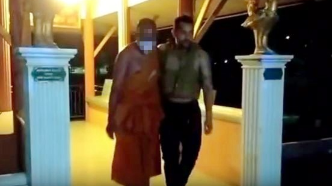 "หลวงพี่คลั่ง" ควงมีดแทงพระวัดเดียวกันเจ็บไส้ไหล ตร.คาดหลอนยาเป็นเหตุ