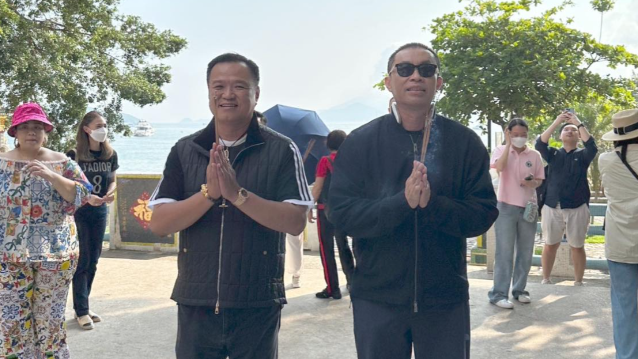 “อนุทิน” ไหว้พระฮ่องกง โพสต์ภาพคู่ “ศักดิ์สยาม” ขอพรคุ้มครองเมืองไทยให้ร่มเย็น