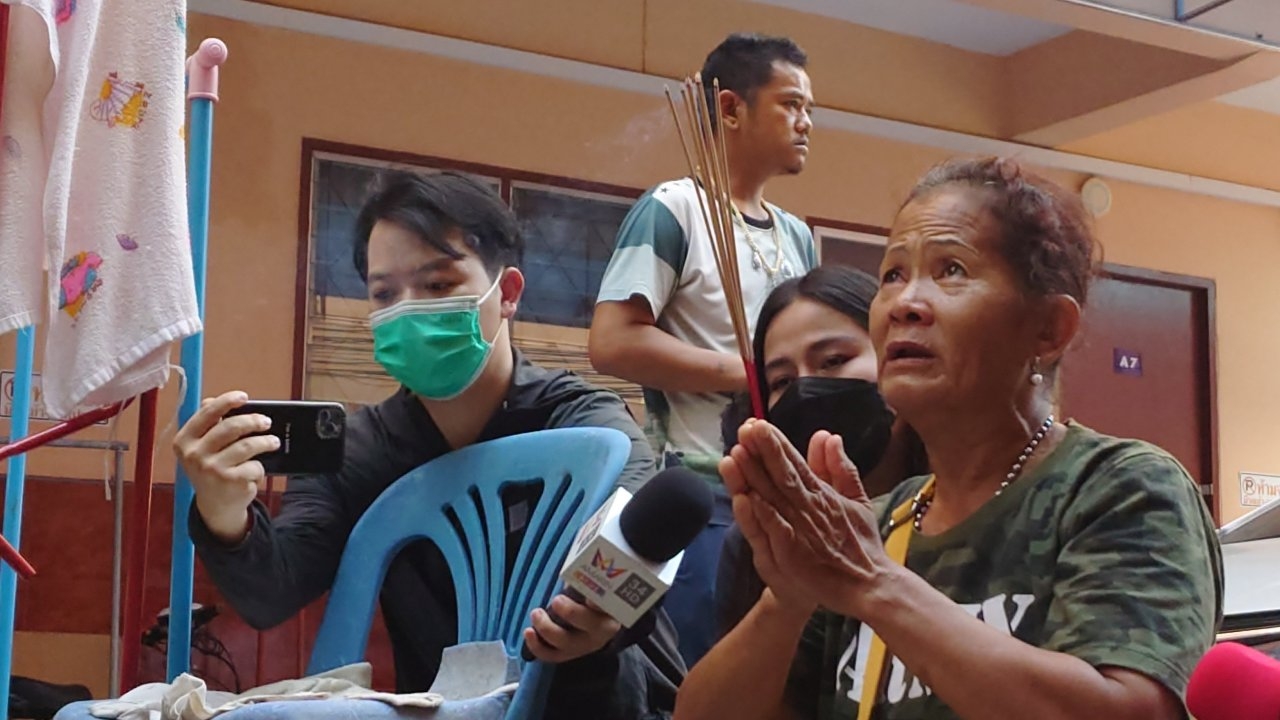 ทำพิธีเชิญวิญญาณสาวถูกฆ่าตายคาห้องเช่า แม่รับลูกติดยาจริง ขอให้จับคนร้ายให้ได้