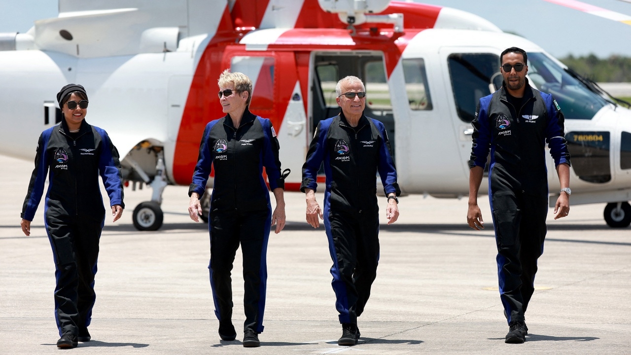 นักบินอวกาศหญิงคนแรกของซาอุฯ เดินทางสู่อวกาศ