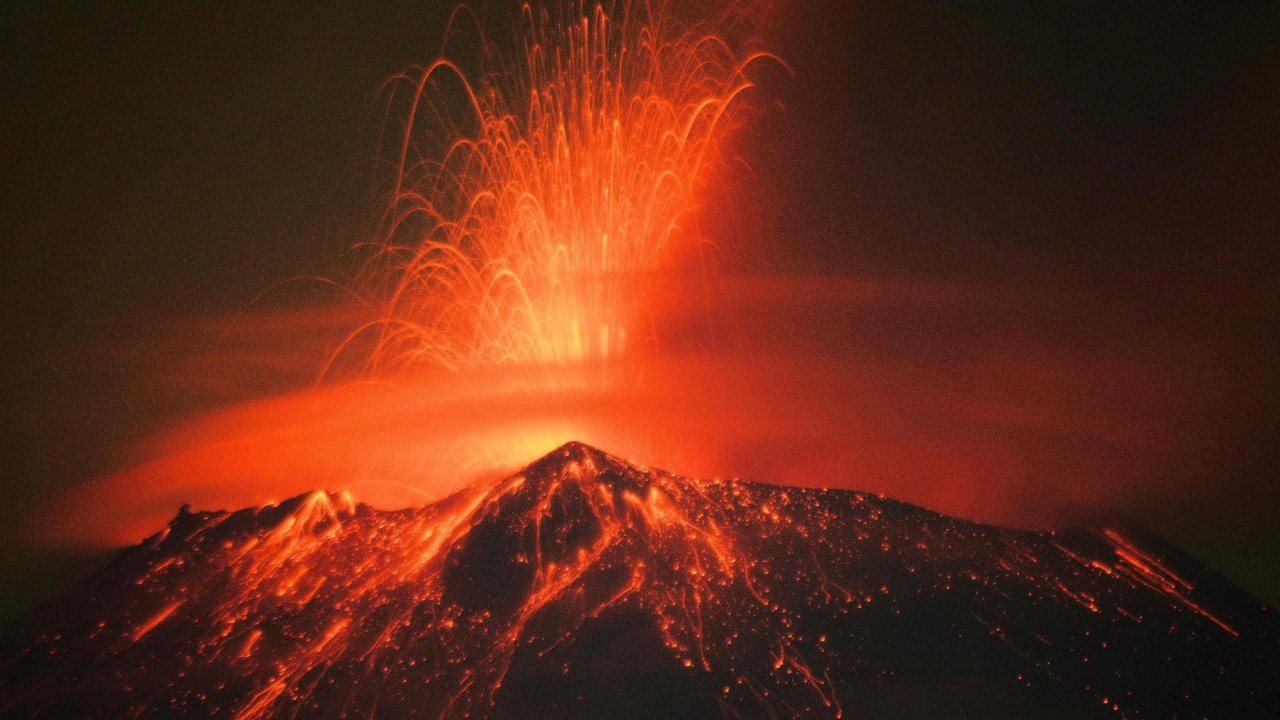 เม็กซิโกยกระดับเตือนภัยภูเขาไฟ หลังพ่นควัน เถ้าถ่าน ลาวา 