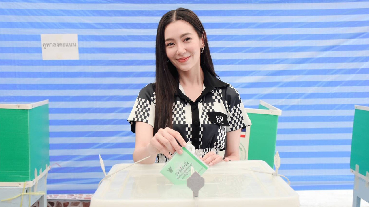 “ศิลปิน-ดารา” ตบเท้าใช้สิทธิเลือกตั้ง’66 คึกคัก คนรุ่นใหม่ตื่นเต้นข้าคูหาครั้งแรก (คลิป)