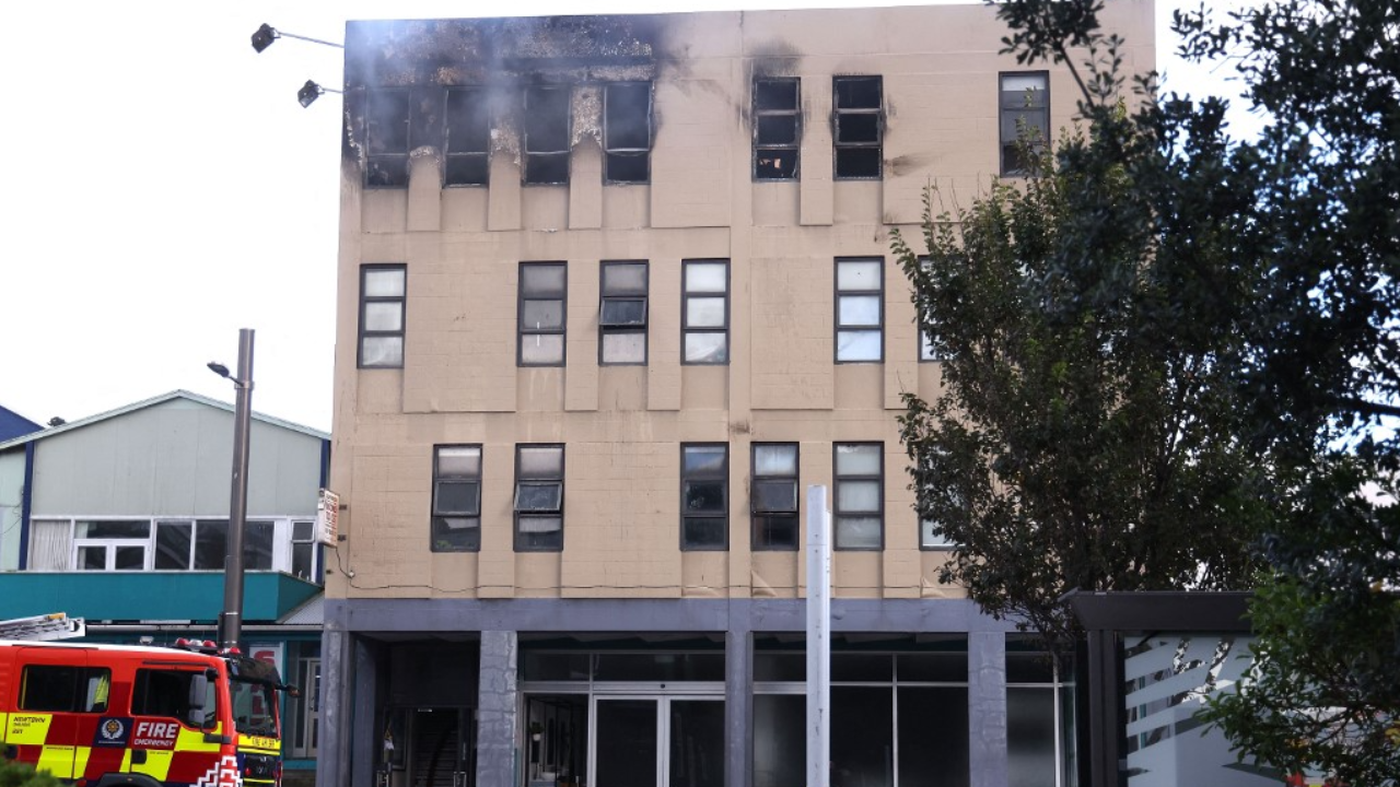 ไฟไหม้โฮสเทลที่นิวซีแลนด์ มีผู้เสียชีวิตอย่างน้อย 6 ศพ สูญหายจำนวนมาก