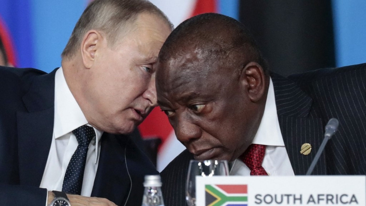 ผบ.แอฟริกาใต้ เยือนมอสโก ไม่สนสหรัฐฯ กล่าวหา แอบส่งอาวุธไปช่วยรัสเซีย