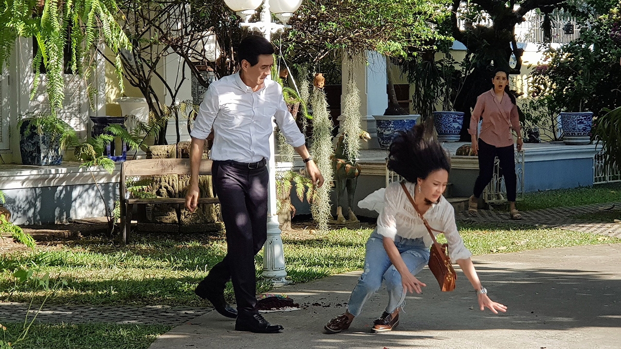 "รถเมล์" โดน "โจม" พลั้งมือฟาดหน้าสะบัด  ใน “ปาฏิหาริย์กาลเวลา” 