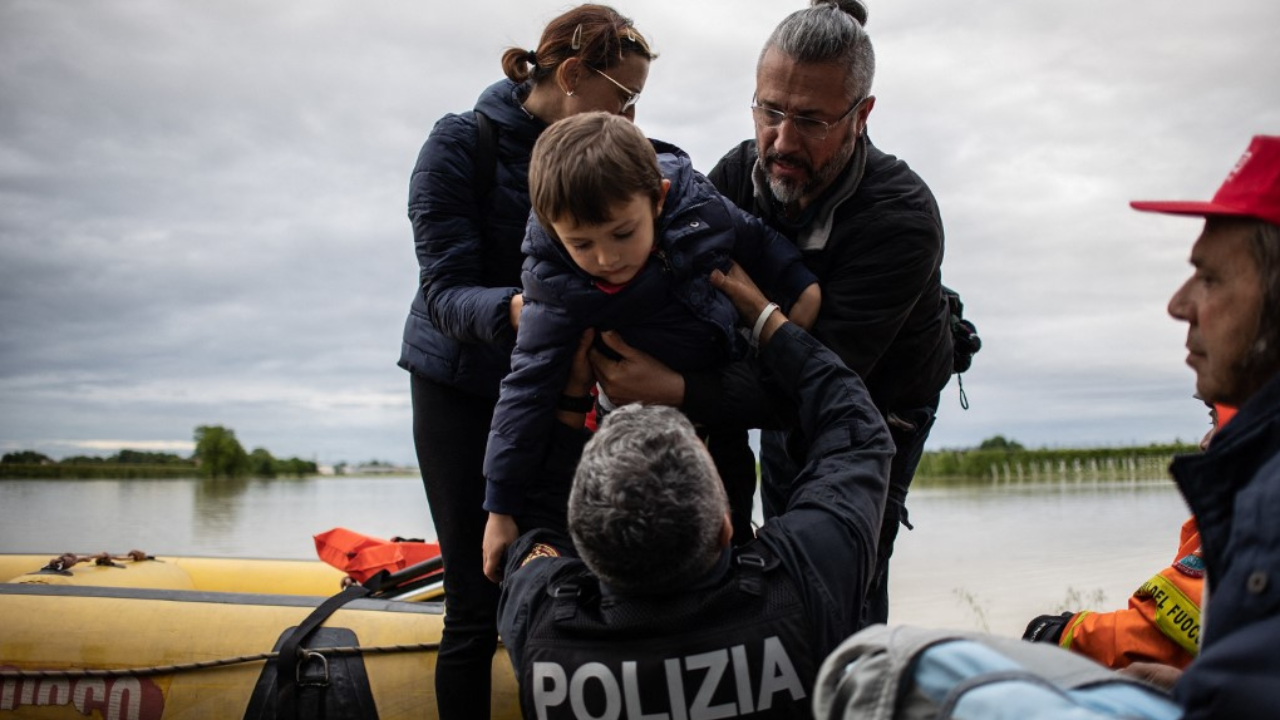 น้ำท่วมภาคเหนืออิตาลี สังเวยอย่างน้อย 9 ศพ อพยพปชช.นับหมื่นคนแล้ว