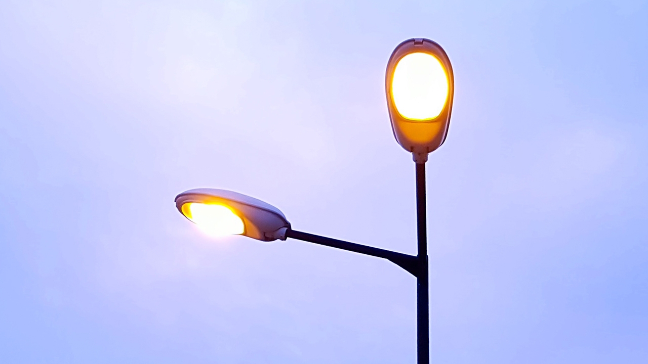 กทม.ลุยเปลี่ยนหลอดไฟ ทั้งไฟถนนไฟซอยไฟคลอง