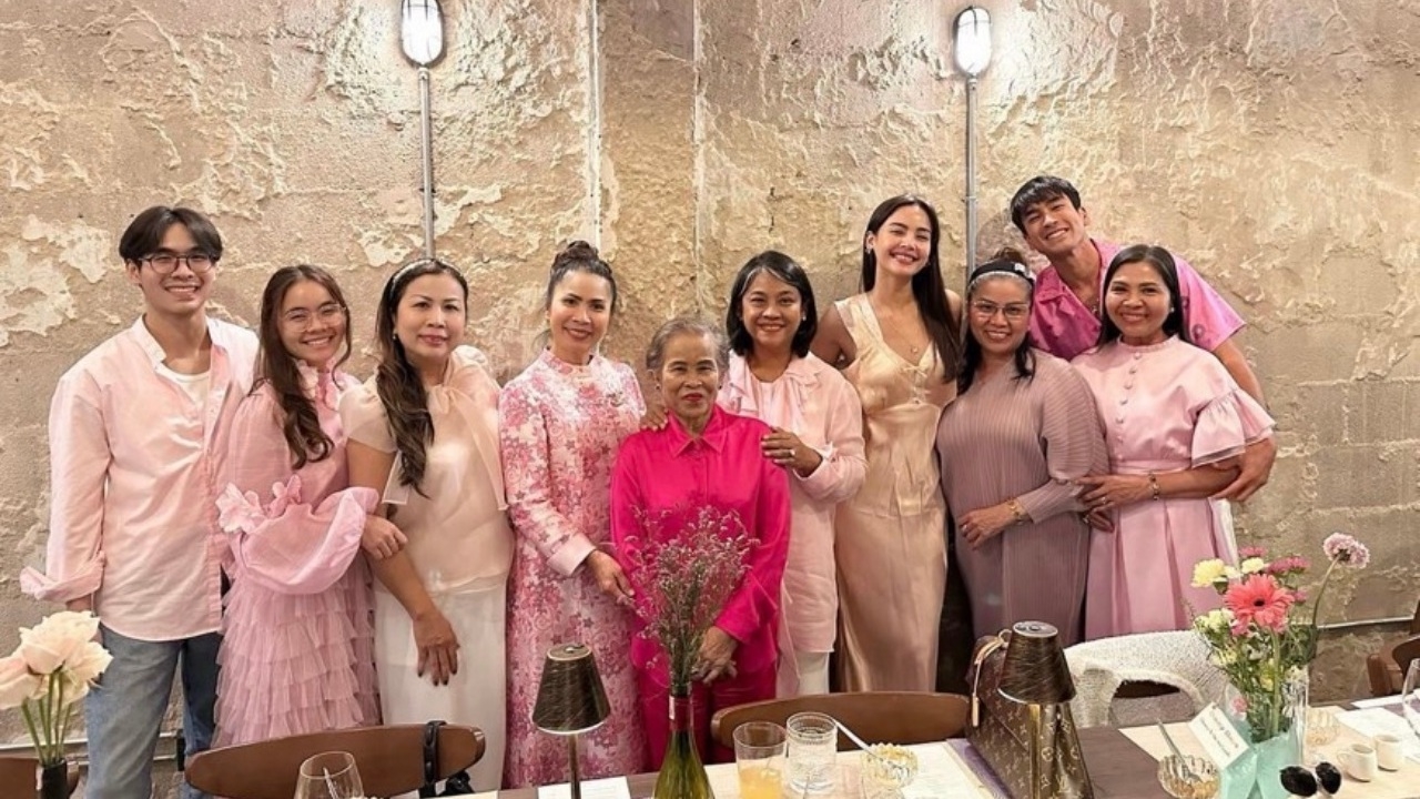 2 ครอบครัว ณเดชน์-ญาญ่า ชื่นมื่น รวมตัวดินเนอร์ฉลองเตรียมมีข่าวดี