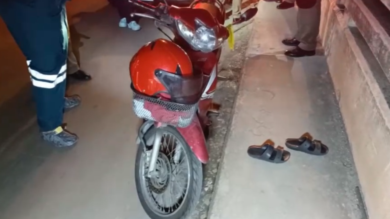 จยย.จอดทิ้งบนสะพาน ตามหาคนขับยังไม่พบตัว-ถามญาติไม่รู้ ตร.คาดคิดสั้น