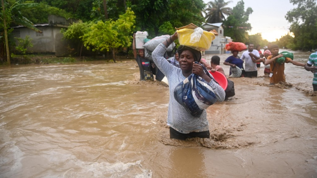 สลด น้ำท่วมใหญ่เฮติ ยอดตายพุ่ง 42 ศพ บ้านเรือนของประชาชนจมใต้น้ำ