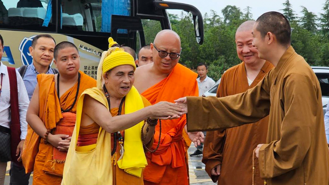 "ครูบาบุญชุ่ม" นำคณะเดินสายแสวงบุญเมืองลั่วหยาง เพื่อเจริญศาสนสัมพันธ์