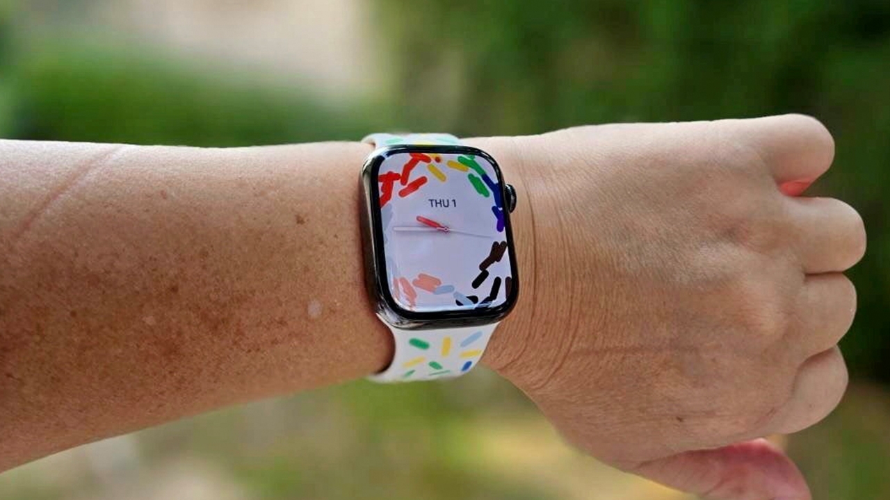 Apple Watch รุ่น Pride Edition 2023 สนับสนุนความเท่าเทียม