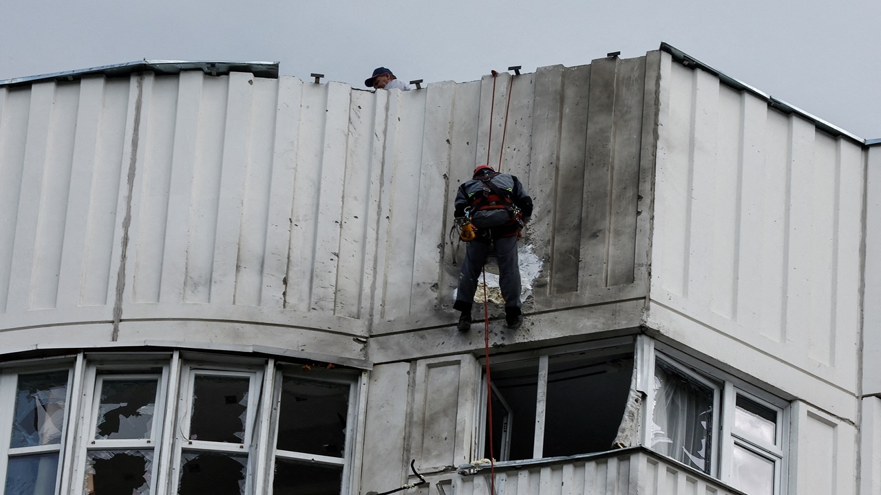 สหรัฐฯ ลั่นไม่ได้สนับสนุนโจมตีภายในรัสเซีย หลังโดรนชนตึกสูงในมอสโก