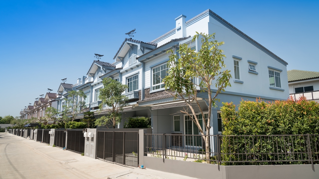 "กรมบังคับคดี" แนะแนวทาง หากพบเจ้าของเดิม ไม่ย้ายออกจากทรัพย์ ที่ขายทอดตลาด