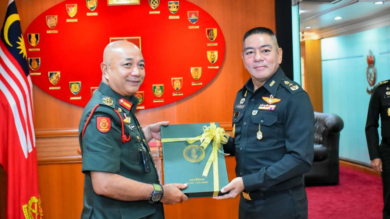 มทภ.4 เข้าเยี่ยม ผบ.ทบ.มาเลย์ เพื่อสานสัมพันธ์-ประสานร่วมมือทางทหาร