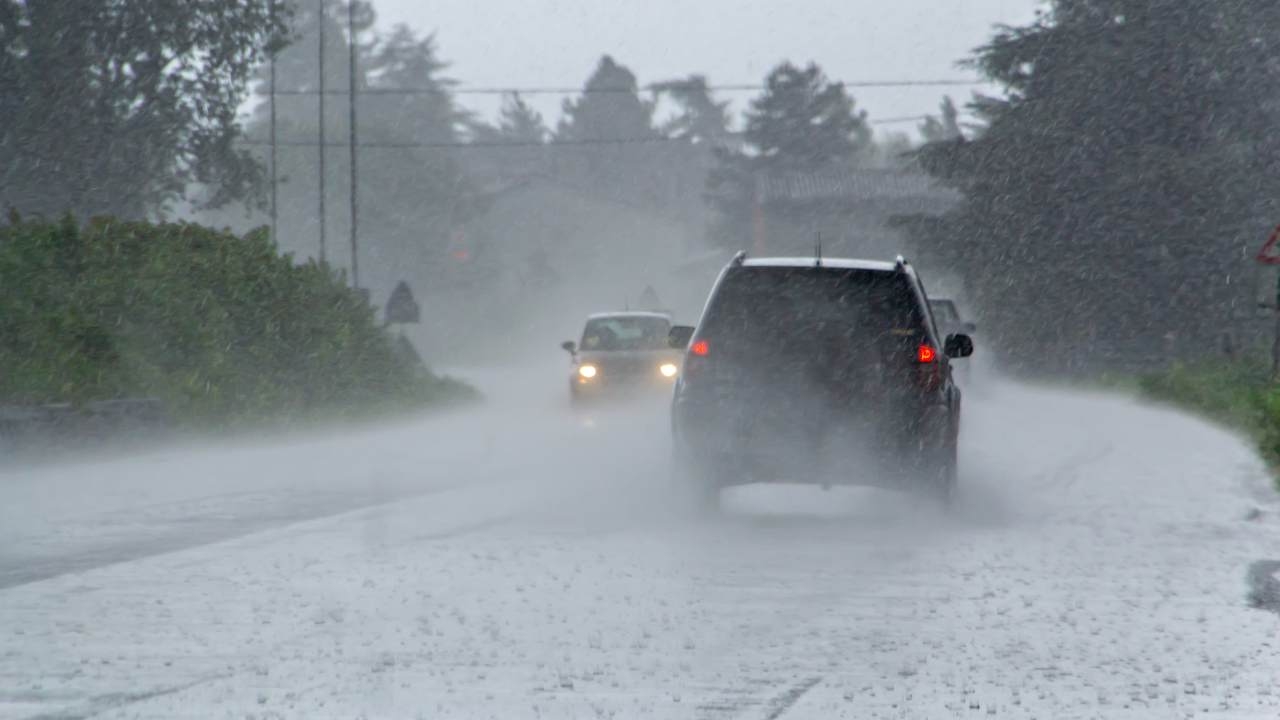 เตือน "ฝนตกหนัก" 10 จังหวัด ยังมีฝนฟ้าคะนองต่อเนื่อง ระวังน้ำท่วมฉับพลัน