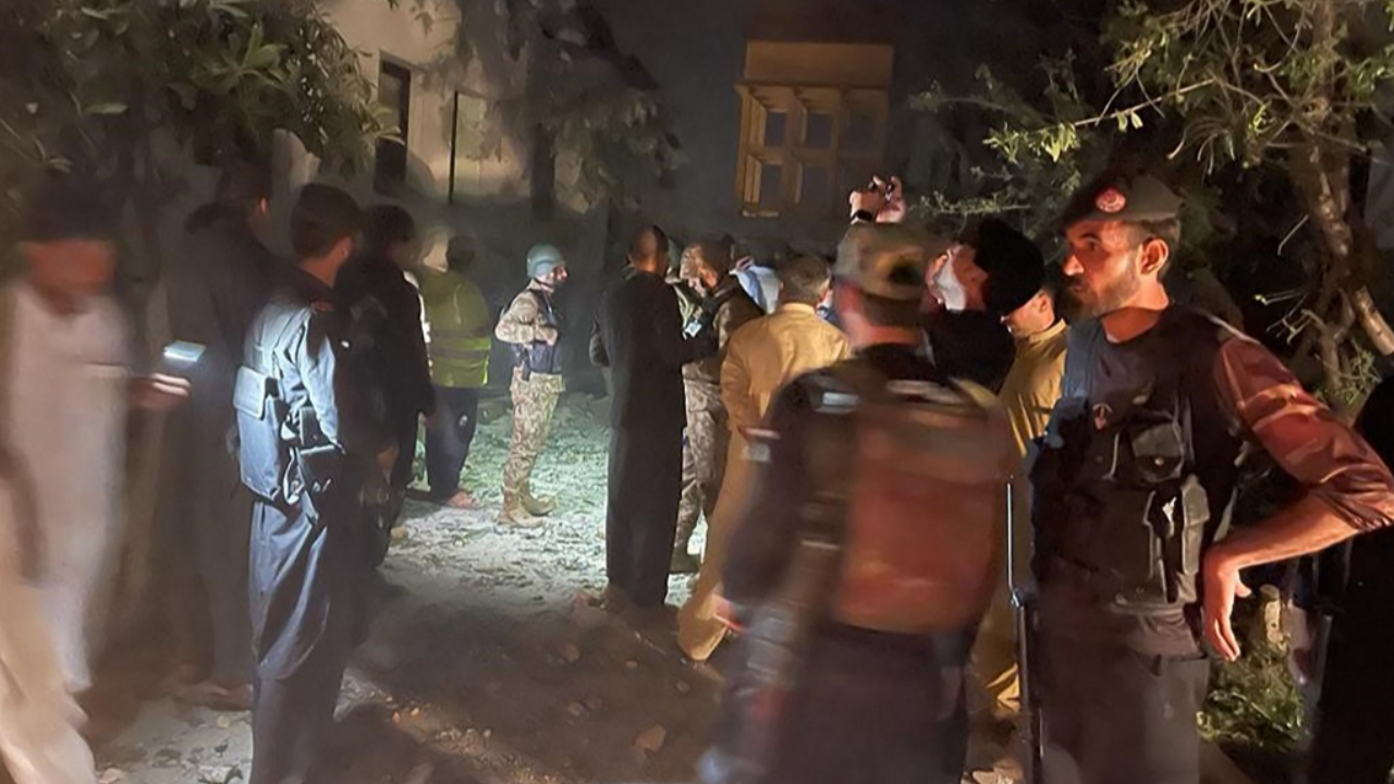 บึม 2 ครั้งซ้อนถล่ม สนง.ต่อต้านก่อการร้ายปากีฯ ดับอย่างน้อย 12 ศพ