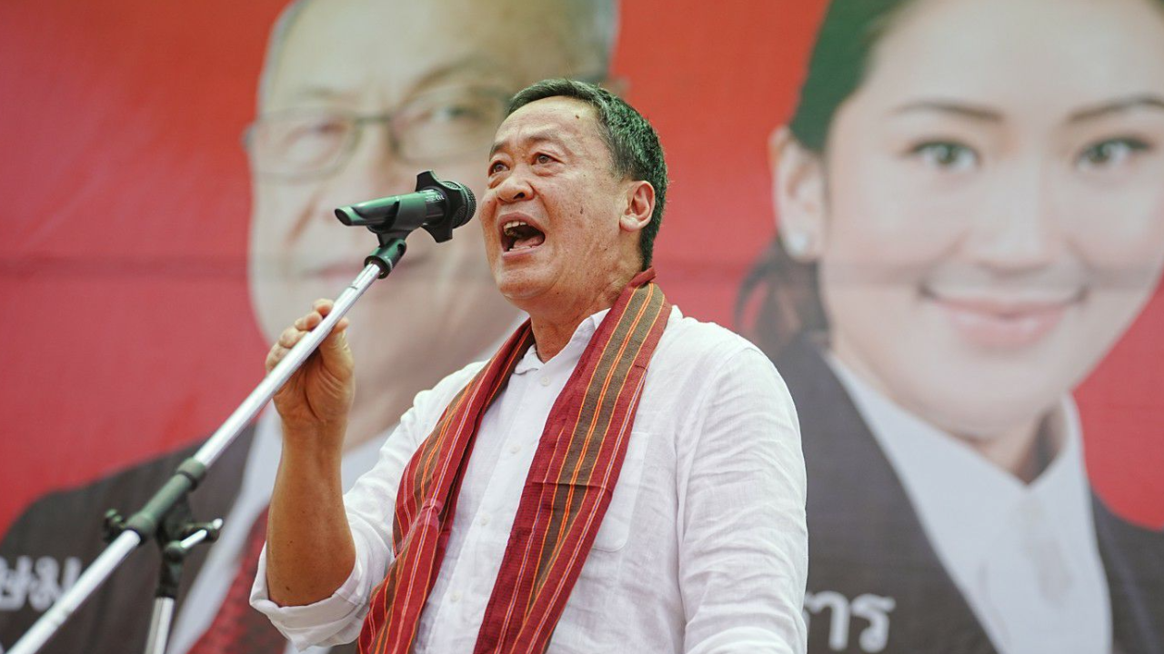 เลือกตั้ง 66 “เศรษฐา” นำเพื่อไทยขอคะแนนศรีสะเกษ ไม่แลนด์สไลด์ 2 ลุงกลับมาแน่