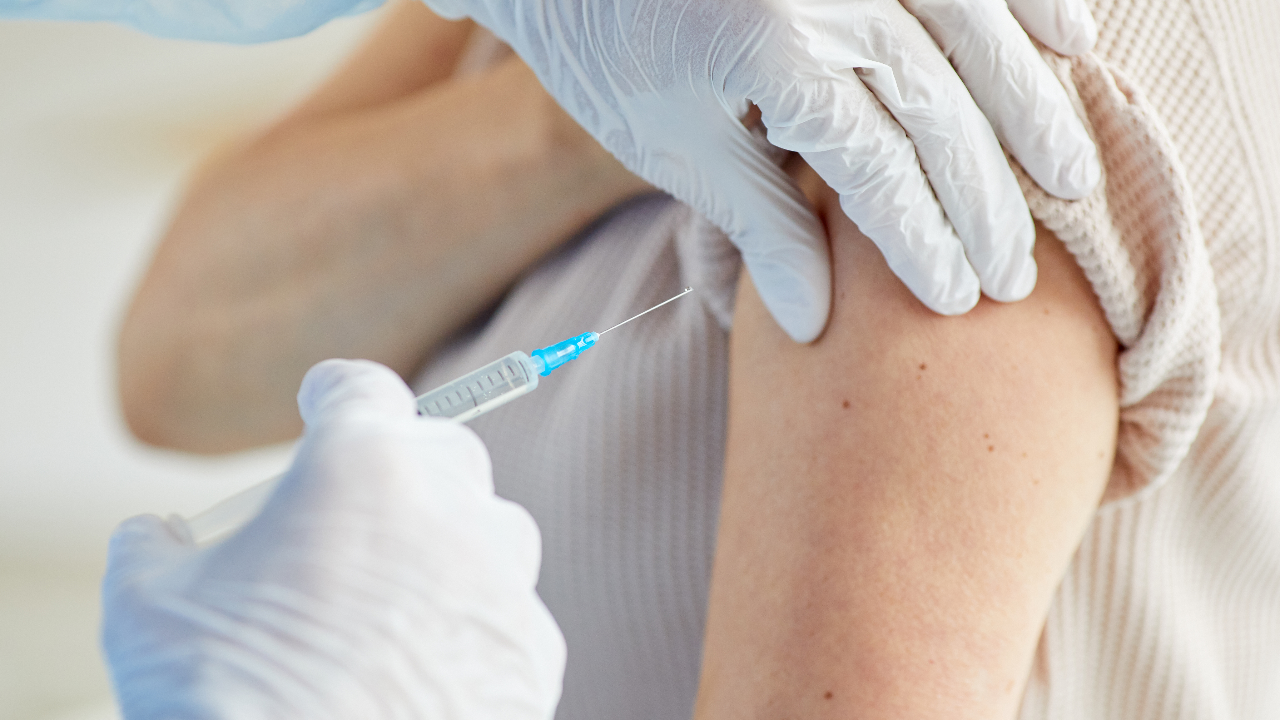 บัตรทอง 7 กลุ่มเสี่ยง ฉีดวัคซีนไข้หวัดใหญ่ 3 สายพันธุ์ฟรี ถึง 31 ส.ค. 66