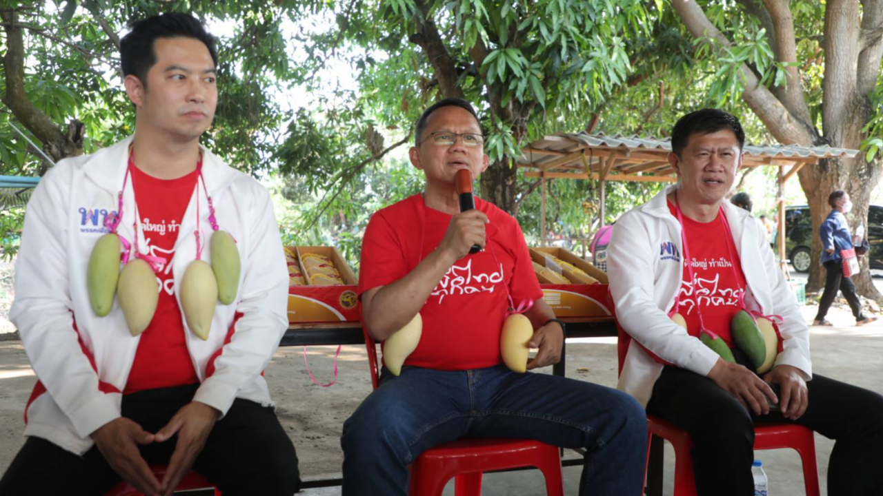 เลือกตั้ง 66 : "สมศักดิ์" รับฟังปัญหาชาวสวนมะม่วง ชงยาสูบตั้งคณะศึกษาปัญหา