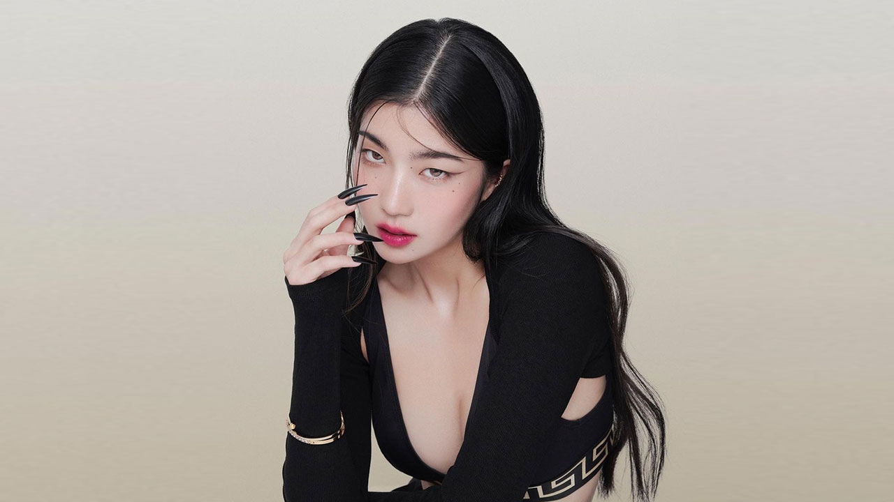 โสดแล้วแซ่บ ก้อย-อรัชพร โพสต์ภาพสวมเสื้อแหวกอก แฟนๆ กดไลค์ไอจีแทบไหม้