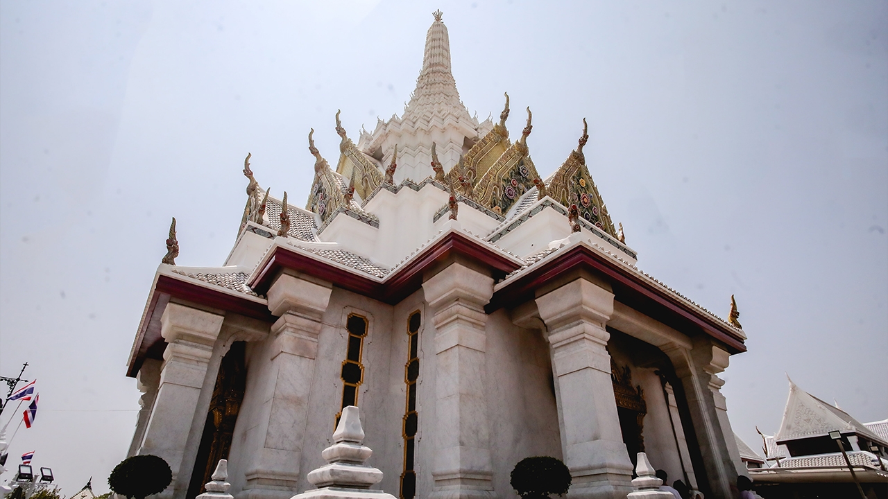 ไหว้ศาลหลักเมือง เปิดเคล็ดลับคนไม่รู้ ไหว้ขอพรอย่างไรให้เกิดสิริมงคล