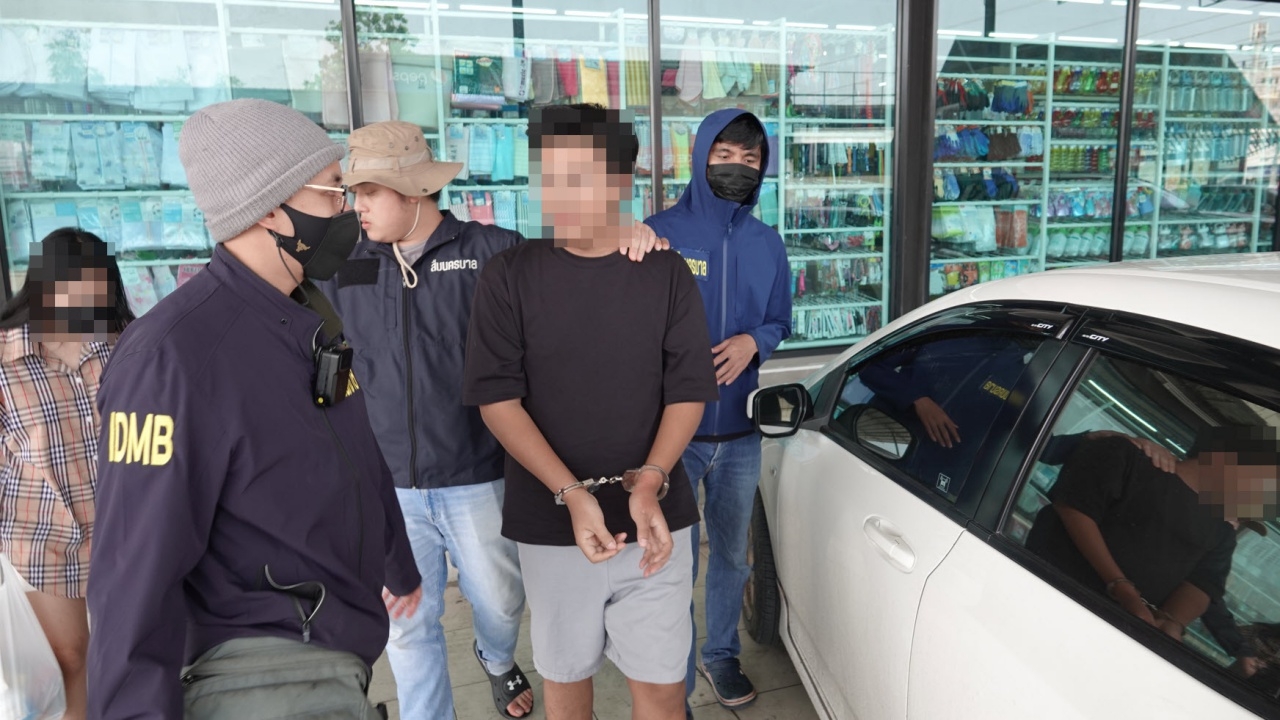 "เซเลบเก๊" สร้างโปรไฟล์เป็นหนุ่มหล่อ รวย นัดเดตสาว ก่อนขโมยรถ อ้างป่วยโรคร้าย