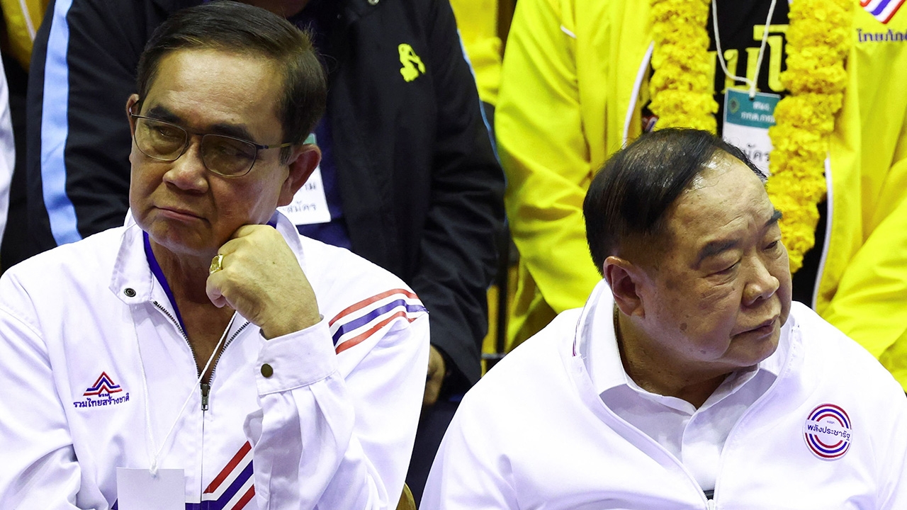 ไล่เสือกลืนสุนัข