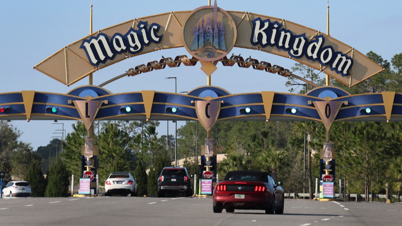 ดิสนีย์ ยื่นฟ้องผู้ว่าการรัฐฟลอริดา ในข้อหาใช้อำนาจรัฐในทางมิชอบ