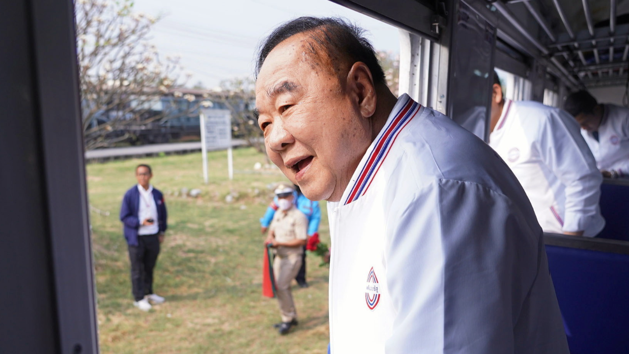 เลือกตั้ง 66 : "ลุงป้อม" ย้ำ ชอบทำมากกว่าพูด คุยเยาวชนพร้อมอ้อนขอคะแนน