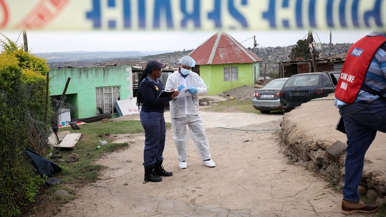 กลุ่มมือปืนบุกกราดยิงครอบครัวแอฟริกาใต้ ดับสลด 10 ศพ