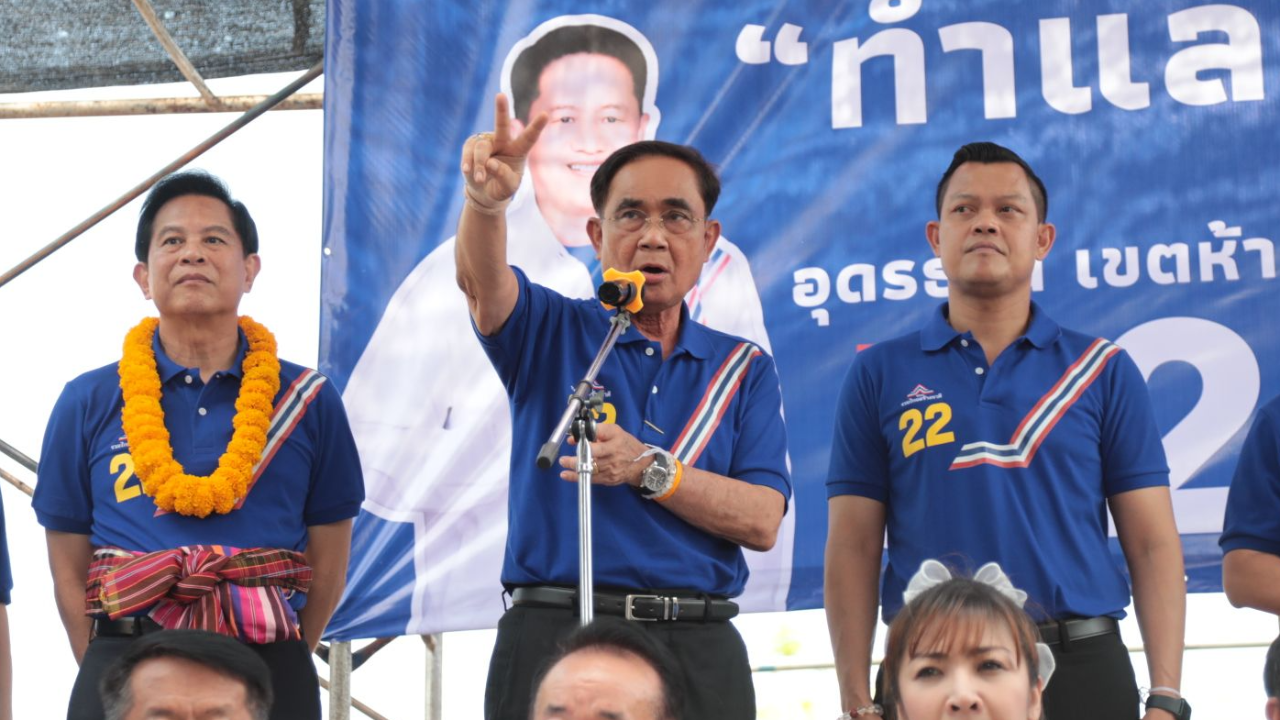 เลือกตั้ง 66 : เมินฐานเสียงพรรคอื่น “ลุงตู่” บอกสวมบทนักบินอ่อนแอไม่ได้