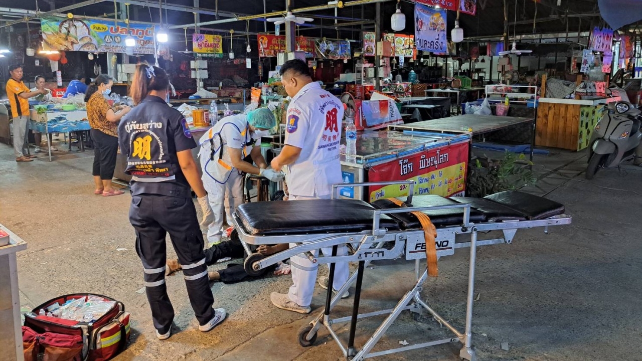 โจ๋พัทยาเหิม ยกพวกรุมสกรัมอริกลางตลาดสาหัส เย้ยไม่เกรงกลัว ก.ม.