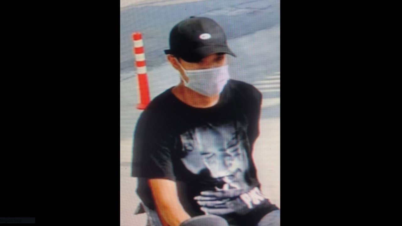 ออกหมายจับหนุ่มลพบุรีที่บุกจี้ชิงทอง 15 บาท โรบินสันบ้านฉาง ยังจับไม่ได้