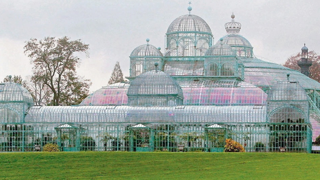 "Royal Greenhouses of Laeken" เรือนกระจกที่น่าตื่นตาตื่นใจที่สุดในโลก