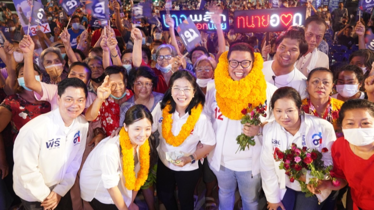 เลือกตั้ง 66 : “หญิงหน่อย” ปราศรัยชูเงินบำนาญประชาชน ไม่ใช่แจกเงินหวังคะแนนเหมือนบางพรรค