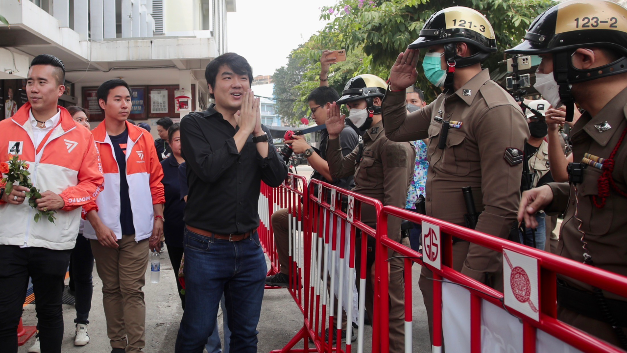 "ปิยบุตร" แนะตำรวจใช้ดุลยพินิจ หลังเข้าพบเจ้าหน้าที่ ปมถูกออกหมายเรียก คดี ม.116