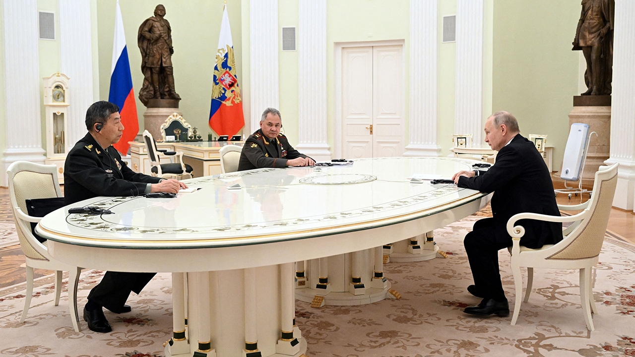 ปูตินเปิดพระราชวังต้อนรับ รมว.กลาโหมจีน